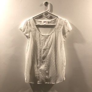 Women’s white poka dot textured tee.